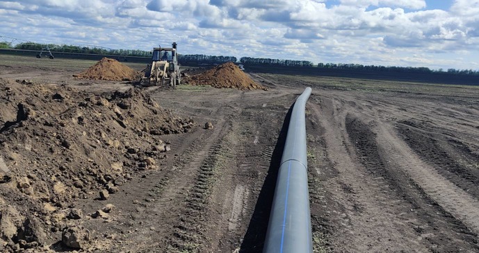 Трубопровідна мережа системи зрошення, фото