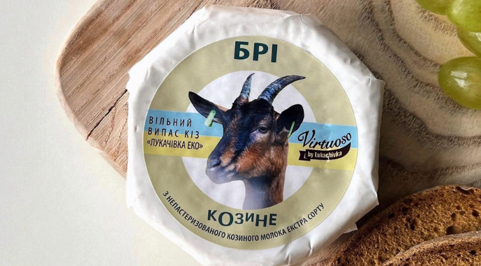 козячий сир брі, фото