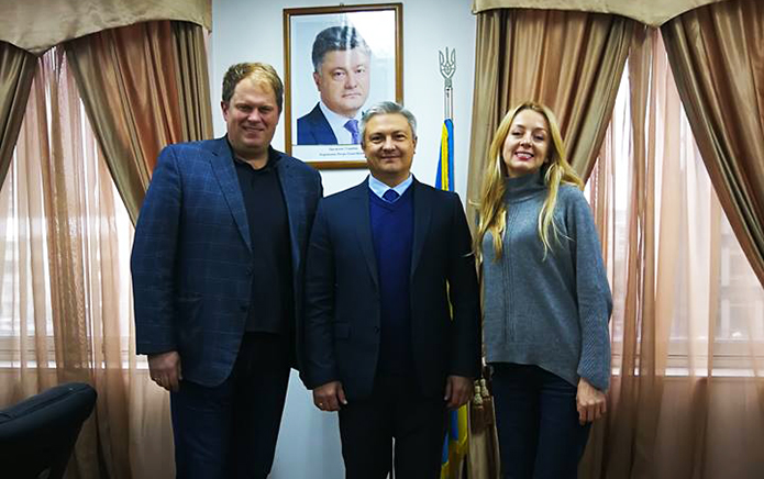 С Генеральным консулом Украины в Шанхае Дмитрием Пономаренко