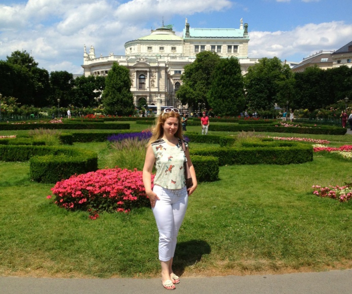 Парк рядом с дворцом Hofburg
